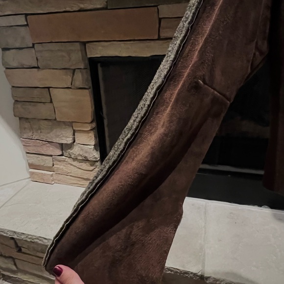 Authentic suede leather Guess jacket. Size Small in rich brown color. - Picture 6 of 6